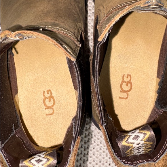 UGG Biltmore Chelsea Boots - Picture 9 of 11